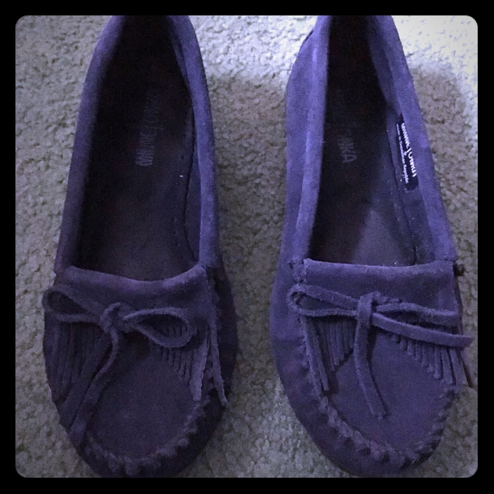 Minnetonka navy blue moccasin flats